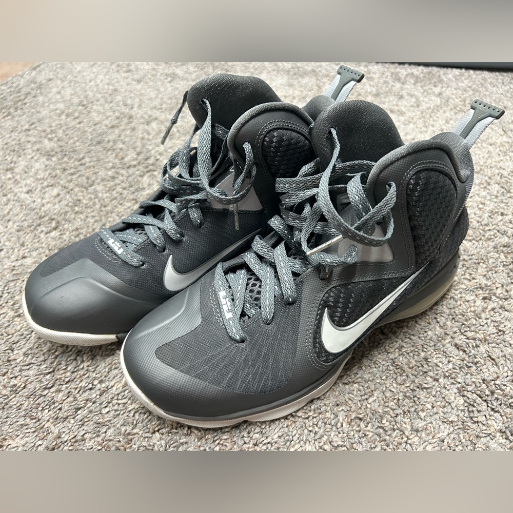 Nike LeBron James 9 Cool Grey 2012 Basketball Sneaker Shoes Size 6.5 LIKE NEW